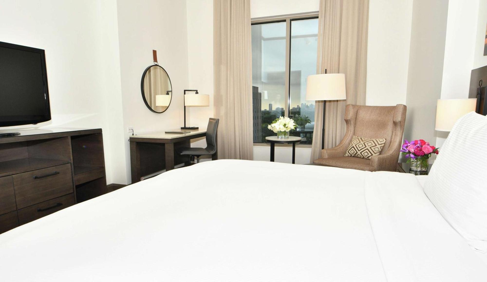 Zimmer mit Kingsize-Bett