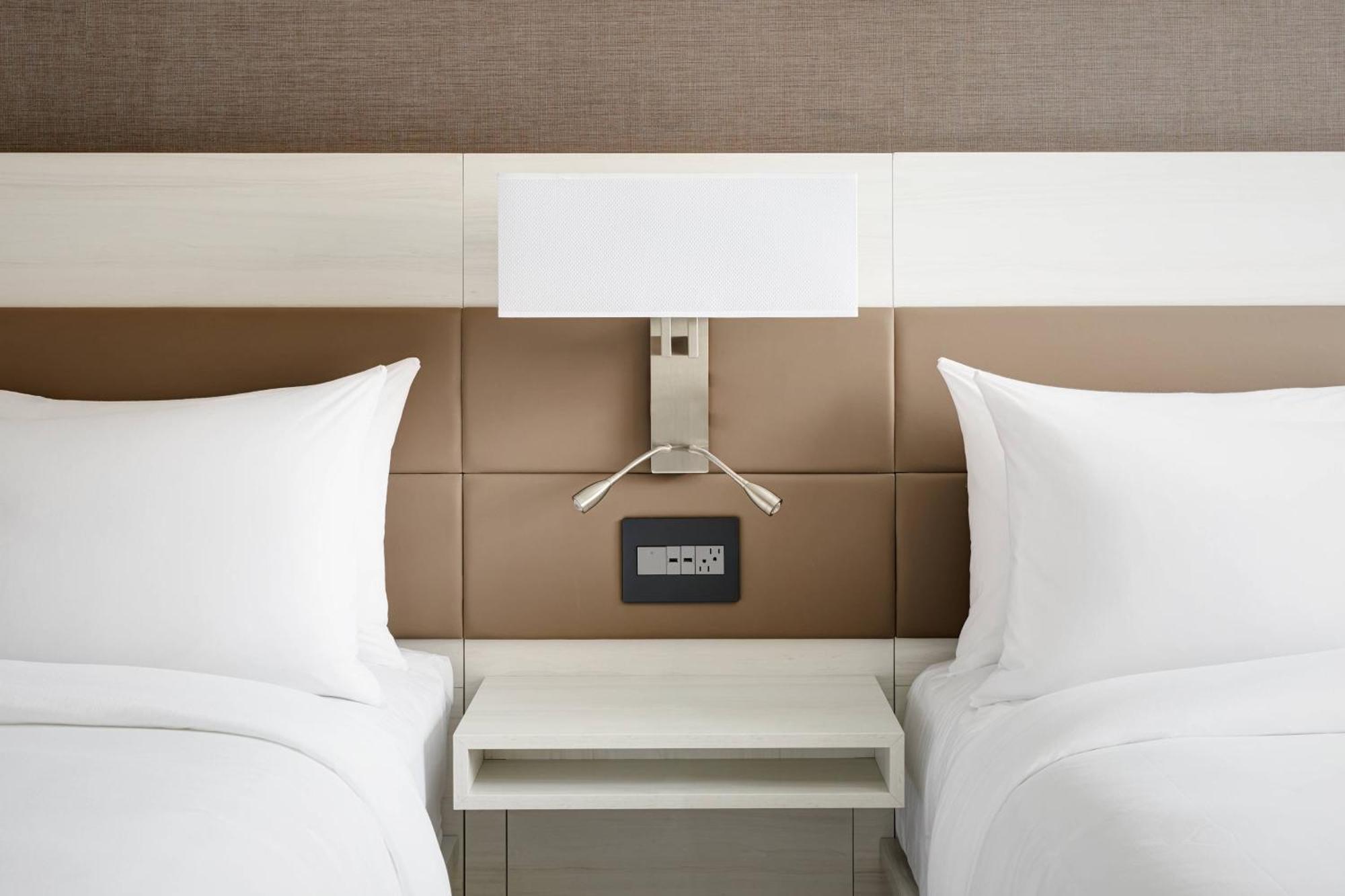 Zimmer mit 2 Queensize-Betten